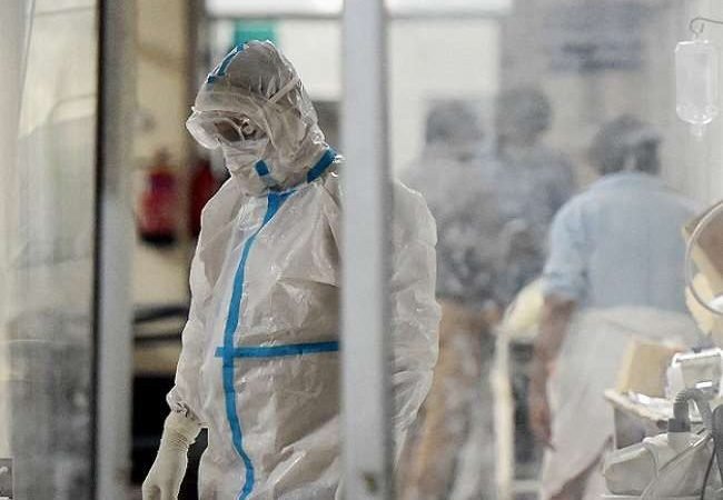 देश में 1200 के करीब पहुंचे ओमिक्रोन के मामले, महाराष्‍ट्र में नए वैरिएंट से पीड़ित व्‍यक्ति की मौत, 22 राज्यों में फैला यह वायरस