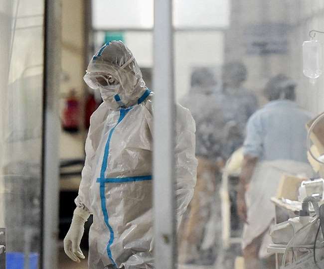 देश में 1200 के करीब पहुंचे ओमिक्रोन के मामले, महाराष्‍ट्र में नए वैरिएंट से पीड़ित व्‍यक्ति की मौत, 22 राज्यों में फैला यह वायरस