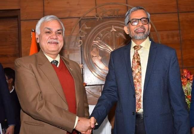 यूपी के नए मुख्य सचिव दुर्गा शंकर मिश्रा ने कार्यभार संभाला, बोले- पीएम मोदी के आशीर्वाद से फिर मिला सेवा का मौका