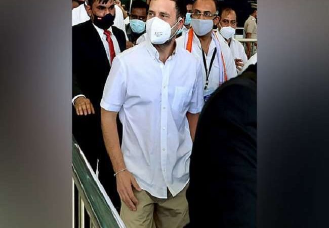 5 राज्यों में चुनाव से पहले राहुल गांधी गए विदेश, सुरजेवाला बोले- वो निजी दौरे पर हैं, अफवाह मत फैलाइए