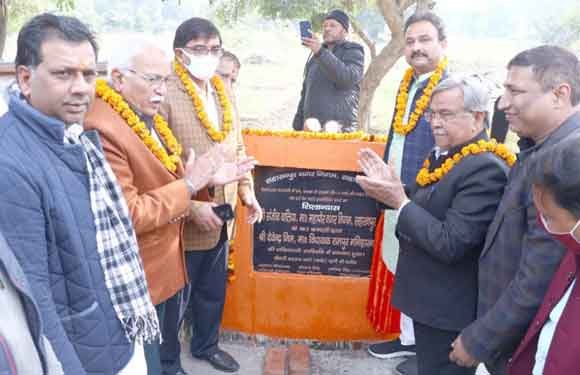 मेयर व विधायक ने तीन सड़कों का उद्घाटन व सात पार्को का किया शिलान्यास