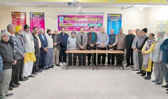 वरिष्ठ नागरिकों ने दी जनरल रावत व शहीद सैनिकों को श्रद्धांजलि