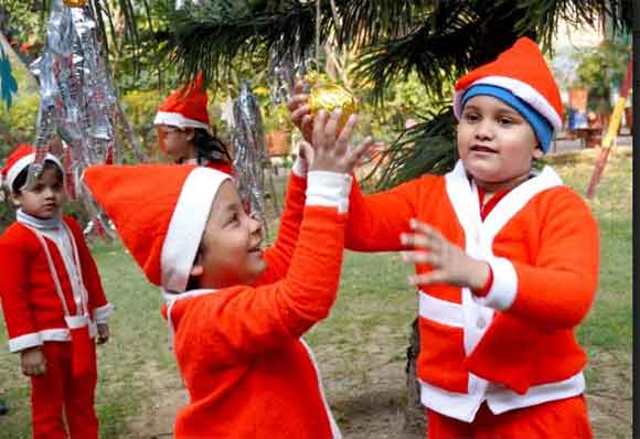 दून वैली स्कूल में शुक्रवार को किया गया क्रिसमस डे का आयोजन