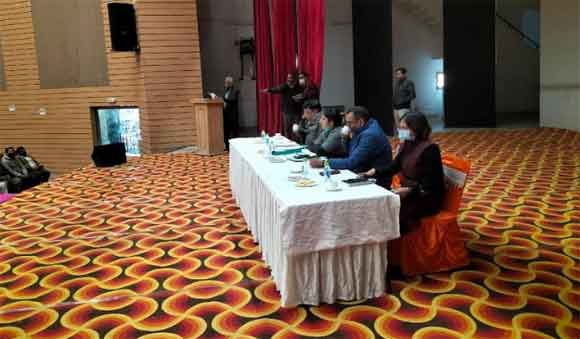 पेंशनरों से जुड़ी समस्याओं का त्वरित निस्तारण करें- अपर जिलाधिकारी