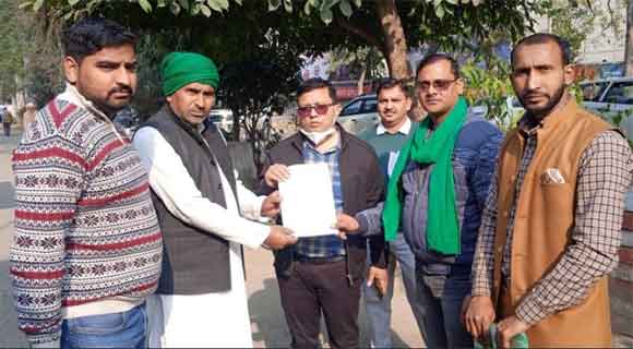 भाकियू तोमर के कार्यकर्ताओं ने विभिन्न समस्याओं को लेकर एसडीएम को सौंपा ज्ञापन