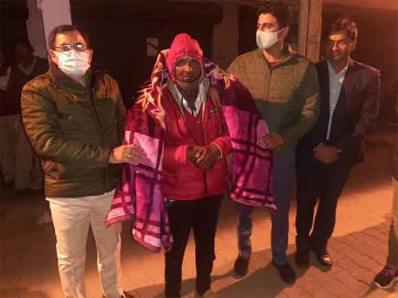 निराश्रित एवं गरीब असहाय लोगों की समस्याओं के निदान को हरसंभव प्रयास किए जाएं – विजय कुमार