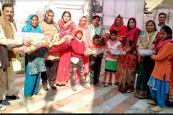 सर्दी से बचाव हेतू जरूरत मंद लोगों को उ0 प्र0 जनकल्याण मंच ने कम्बल व जर्सीयो का किया वितरण