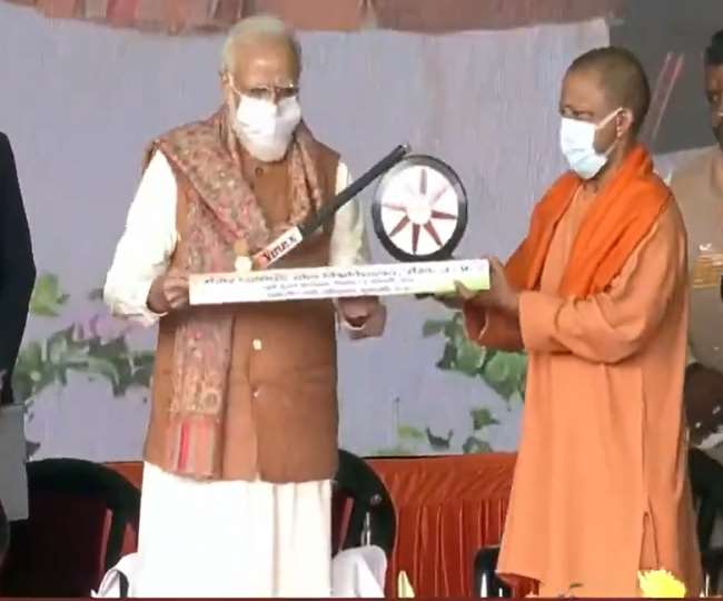 PM Modi in Meerut- LIVE: प्रधानमंत्री ने खेल उत्पादों की प्रदर्शनी का किया अवलोकन, कसरत भी की