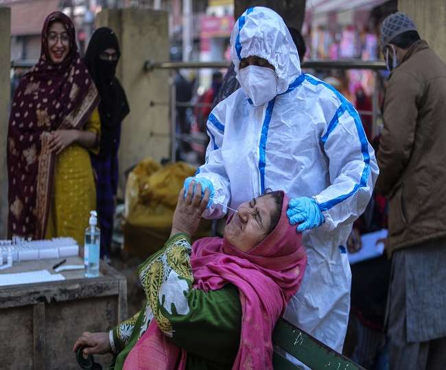 Corona Updates: देश में कोरोना के मामलों में बड़ा उछाल, 24 घंटे में सामने आए करीब 34 हजार नए केस