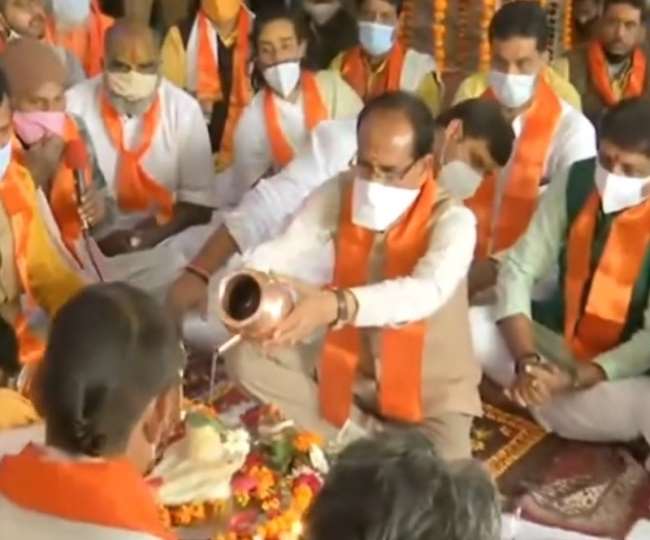 पीएम मोदी की दीर्घायु के लिए मप्र के सीएम शिवराज सिंह चौहान ने किया महामृत्युंजय जाप