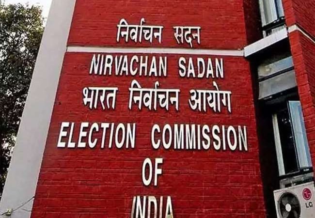 चुनाव आयोग आज गुजरात, हिमाचल में चुनाव की तारीखों की घोषणा कर सकता है