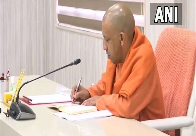 कोरोना का संक्रमण बढ़ा, उत्तर प्रदेश सरकारी दफ्तरों में 50 प्रतिशत कार्मिकों के साथ ही अब होगा काम