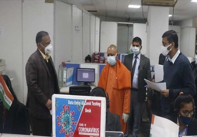 सीएम योगी आदित्यनाथ ने लखनऊ में किया कोविड कमांट सेंटर का दौरा, बोले-ओमिक्रान को हल्के में ना लें