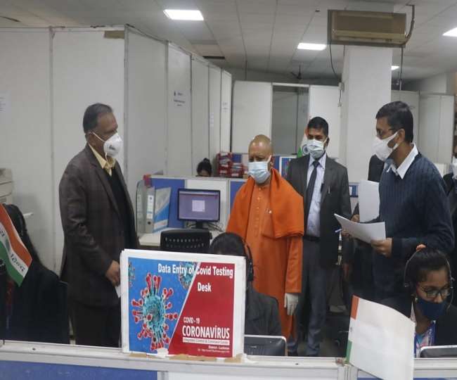 सीएम योगी आदित्यनाथ ने लखनऊ में किया कोविड कमांट सेंटर का दौरा, बोले-ओमिक्रान को हल्के में ना लें