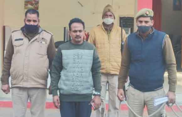 पुलिस ने दबोचा जिला बदर अपराधी, चरस बरामद