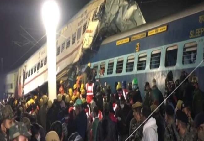 बंगाल में बीकानेर एक्सप्रेस की 12 बोगियां पटरी से उतरीं, सात यात्रियों की मौत; राहत व बचाव कार्य जारी