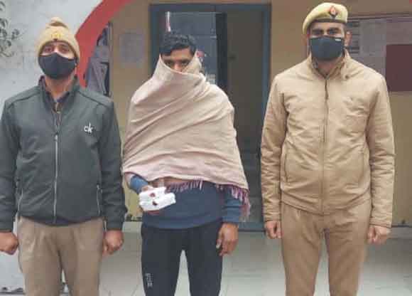 अवैध चरस के साथ हिस्ट्रीशीटर बदमाश को किया गिरफ्तार