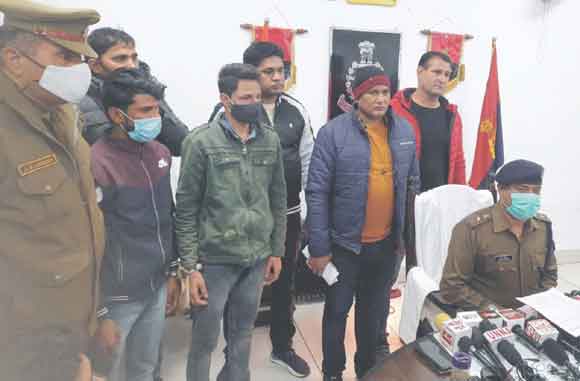 पुलिस ने मुठभेड़ में दबोचे दो शातिर बदमाश, दो फरार