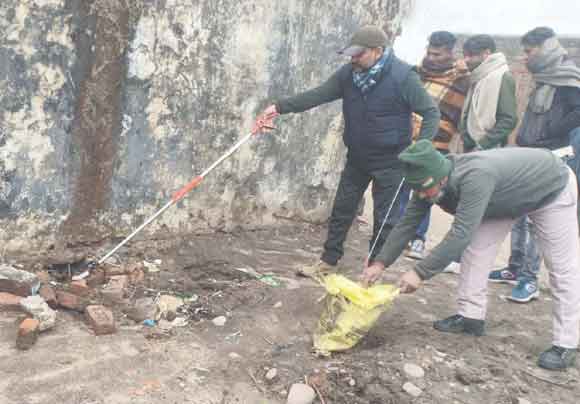 जहरीला सांप मिलने से मची अफरा-तफरी