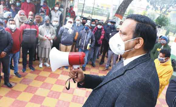 कोरोना से संघर्ष में सेनापति की भूमिका में हैं सफाई कर्मचारी – रजनीश दुबे