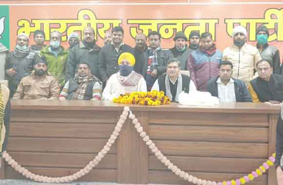 घर-घर जाकर लाभकारी योजनाओं से जनता को कराएं अवगत