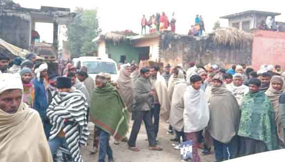 महिला की हत्या कर शव खेत में फेंका