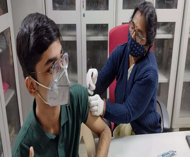 12 दिन में करीब 43 प्रतिशत किशोरों को पहली डोज, 65 करोड़ से अधिक हुआ पूर्ण टीकाकरण