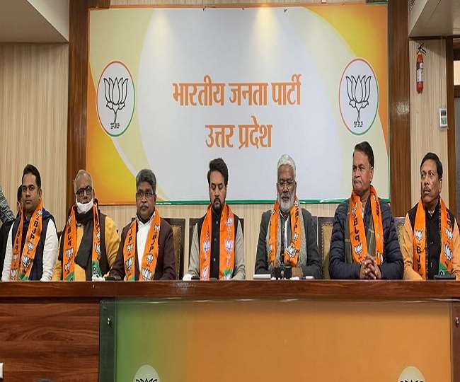 अब सपा के खेमे में खलबली, SP के एमएलसी घनश्याम लोधी और शैलेन्द्र सिंह के साथ राम बहादुर भाजपा में शामिल
