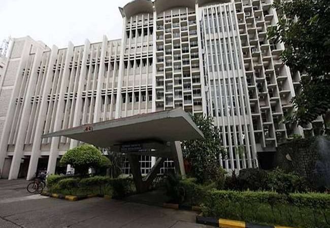 IIT बॉम्बे के छात्र ने हास्टल की सातवीं मंजिल से कूदकर की आत्महत्या, सुसाइड नोट बरामद