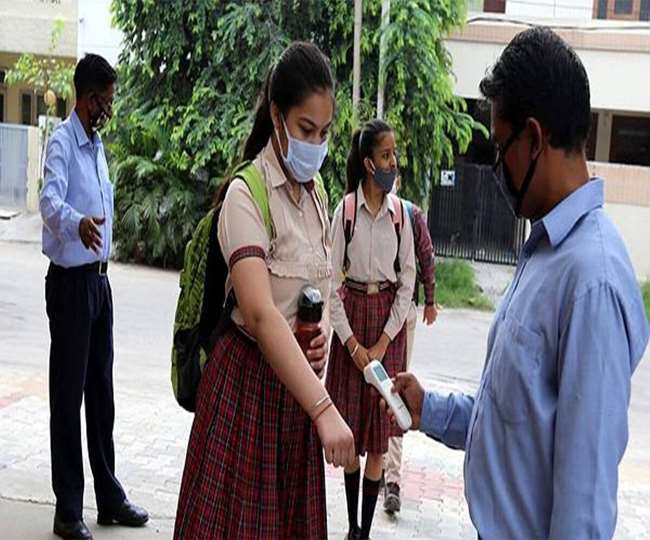 School and Office open again: आज से महाराष्‍ट्र में खुले स्‍कूल तो दिल्‍ली में खुले निजी दफ्तर, जानें- क्‍या है अन्‍य राज्‍यों का हाल
