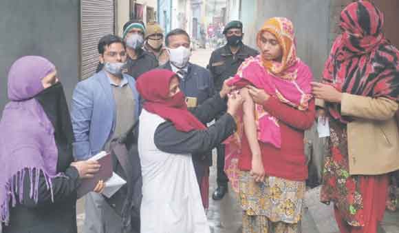 कोरोना से बचाव का एक ही मंत्र: मुंह पर मास्क, सैनेटाइजर और टीका