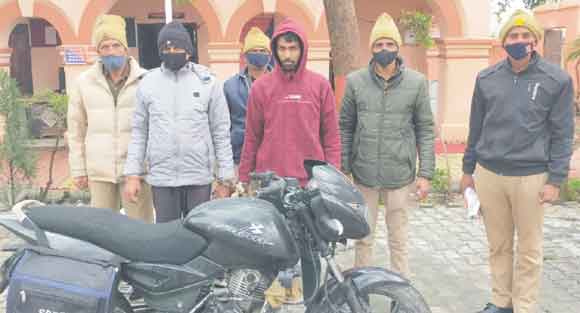 अवैध तमंचे के साथ पुलिस ने दबोचे दो आरोपी