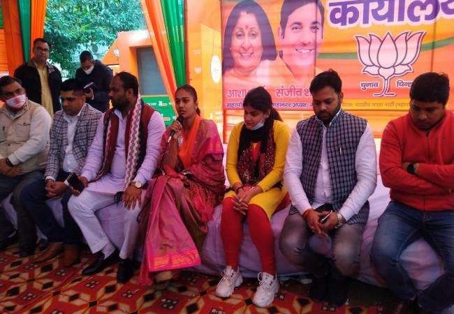 रेसलर बबीता फोगाट बोलीं, पहले हत्या तक की नहीं दर्ज होती थी रिपोर्ट, अब नियम तोड़ने पर हो जाता केस दर्ज