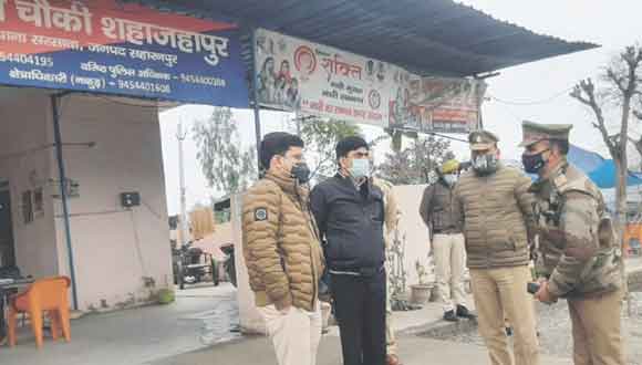 डीएम व एसएसपी ने किया अंतर्राज्यीय सीमा पर स्थित चौकियों का निरीक्षण
