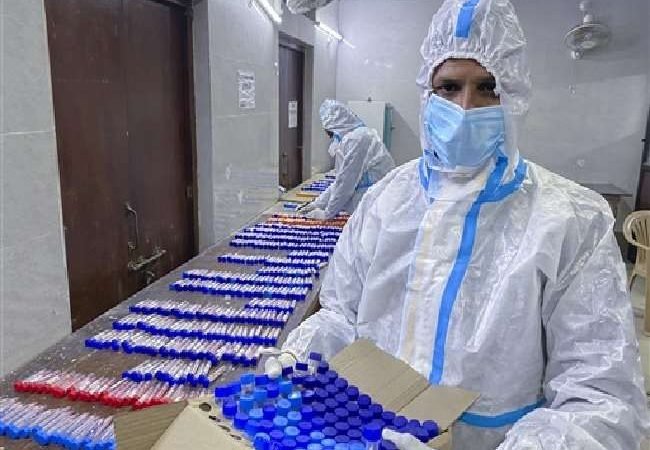 Coronavirus Updates: कोरोना के मामलों में उतार-चढ़ाव, कल के मुकाबले आज 30 हजार ज्यादा केस