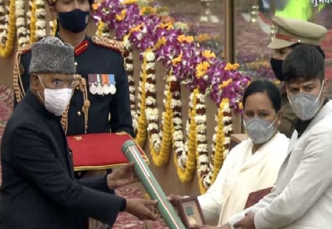 Republic Day Live Updates: राजपथ पर शुरू हुई परेड, दुनिया देख रही देश की ताकत
