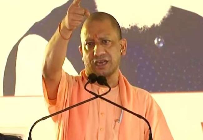 UP Election 2022: सीएम योगी का सपा पर हमला, बोले- वे अवैध तमंचों की फैक्ट्री लगवाते थे, हम डिफेंस कॉरिडोर लाए