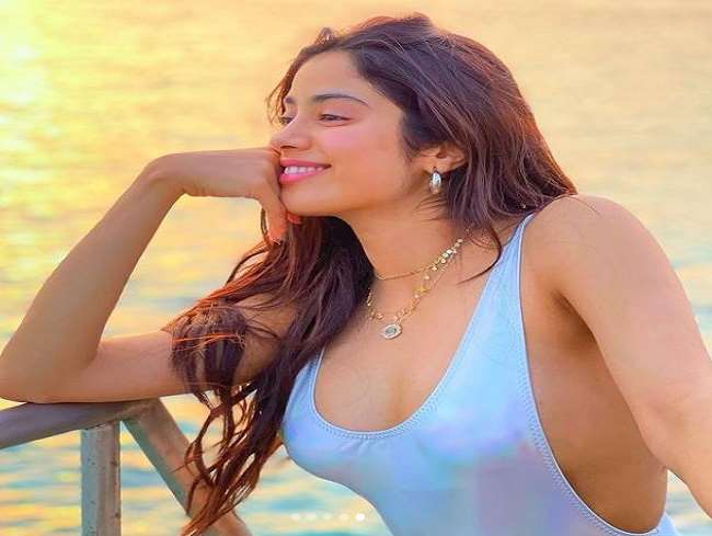 जाह्नवी कपूर ने स्किन टाइट ‘बोल्ड’ ड्रेस पहन जिम में किया वर्कआउट, तस्वीरें देख फैंस को छूटे ‘पसीने’