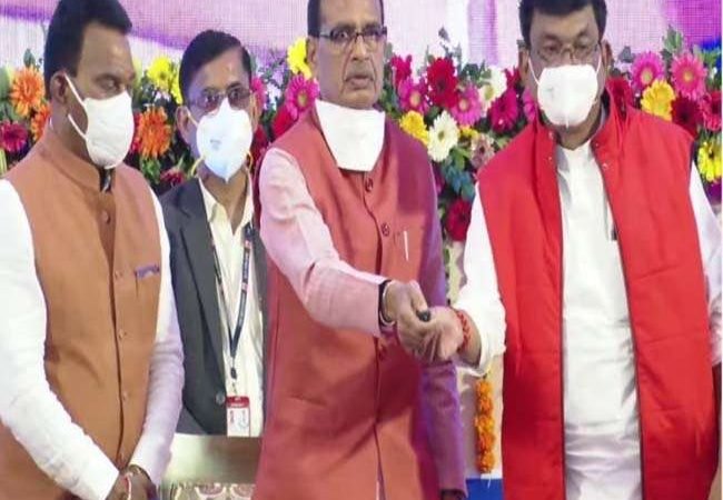 मप्र के सीएम शिवराज सिंह ने साढ़े तीन लाख आवास हितग्राहियों के बैंक खातों में जमा कराए 875 करोड़