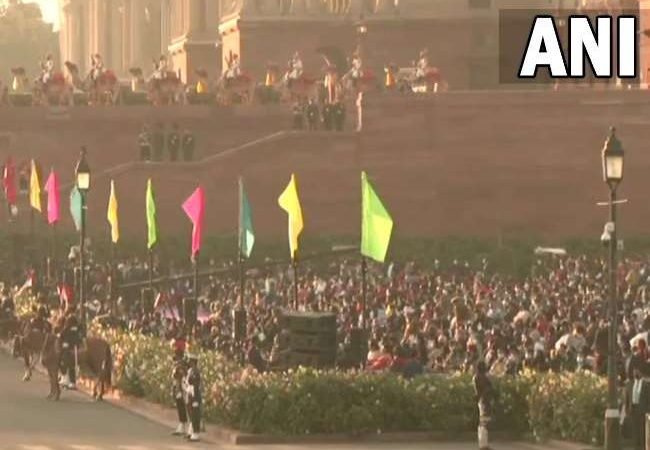 Beating Retreat Live : विजय चौक पर बीटिंग रिट्रीट समारोह शुरू, गूंजा सेना का शौर्यगान, राष्ट्रपति, प्रधानमंत्री और रक्षा मंत्री मौजूद