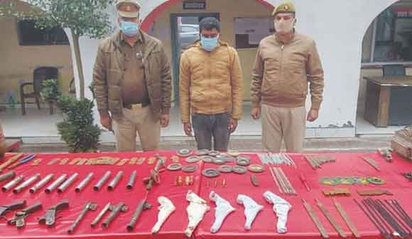 पुलिस ने किया शस्त्र फैक्ट्री का भंडाफोड़, एक आरोपी दबोचा साथी फरार