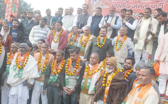 दर्जनों ग्राम प्रधानों ने थामा भाजपा का दामन