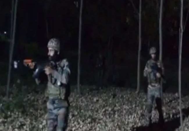 कश्मीर में दो मुठभेड़ों में जैश-ए-मोहम्मद का कमांडर सहित पांच आतंकी ढेर, हथियार बरामद