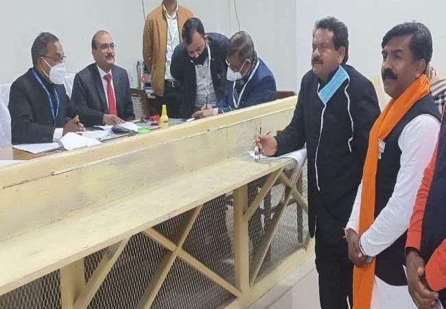 UP Election 2022: भाजपा ने अखिलेश यादव के खिलाफ केन्द्रीय मंत्री एसपी सिंह बघेल को करहल से उतारा