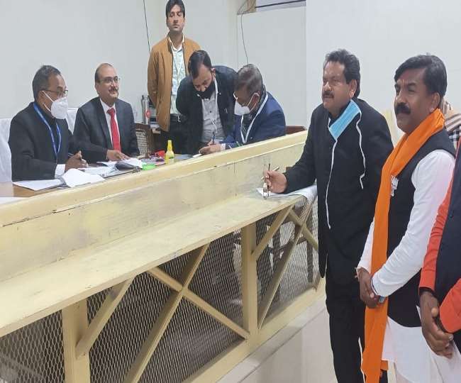 UP Election 2022: भाजपा ने अखिलेश यादव के खिलाफ केन्द्रीय मंत्री एसपी सिंह बघेल को करहल से उतारा