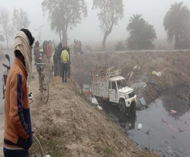 गोंडा में श्रद्धालुओं से भरी पिकअप के खाईं में गिरने से चार की मौत, गंगा स्नान को जा रहे थे प्रयागराज
