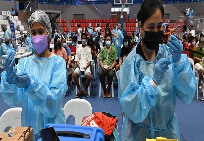 कोरोना ने पकड़ी रफ्तार, महाराष्ट्र और दिल्ली में आए रिकार्ड नए मामले, ओमिक्रोन की कुल संख्या हुई 1300 के पार