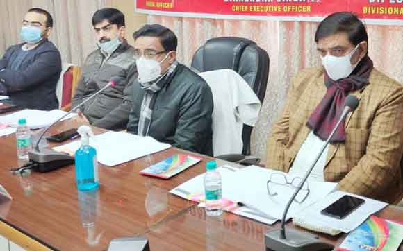 वर्क ऑर्डर जारी कर तुरंत काम शुरु कराएं अधिकारी: मंडलायुक्त