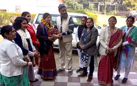 संस्था द्वारा गरीबो के लिये निशुल्क जॉच व दवाई वितरण एक बहुत ही सराहनीय कार्य: रक्षा नामदेव