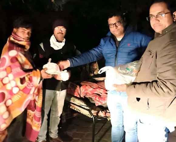 एसडीएम के निर्देशन में सामुदायिक रसोई का संचालन शूरू